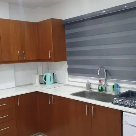 아파트 Touristic 2 Bedrooms Near Beach Center 라르나카